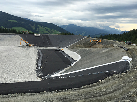 Geotextiles in action: road construction, base course reinforcement and environmental protection projectsGeotextiles in action: road construction, base course reinforcement and environmental protection projects