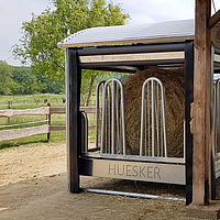 Lubratec feed rake for automated feeding of round bales