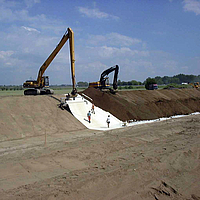 Environmentally friendly construction method: Laying geotextiles for groundwater and water protection
