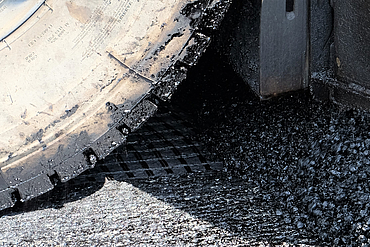 Laying the new layer of tarmac