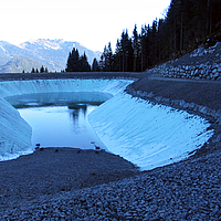 Geosynthetic sealing systems for water reservoirs: ensuring constant water levels