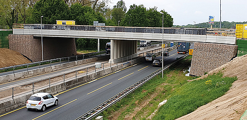 Geogrid-reinforced noise barriers along the motorway