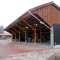 Open barn with Lubratec windbreak system installed