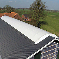 Sealed light ridge and built-in wrap-around ventilation in a dairy barn in Südlohn