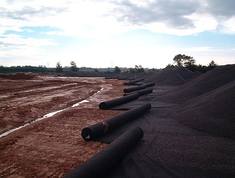 Installation of the waterproofing membrane at the landfill site