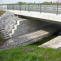 Bridge abutment over river course during L71 redevelopment - Huesker Projekte